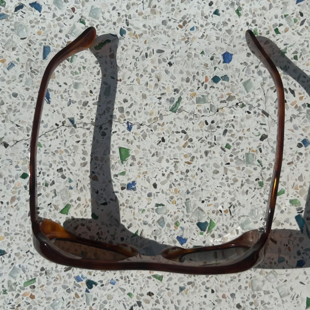 Port Tanger Oversized Soledad Acetate in Tortoise w/ Amber lens - Picture 5 of 8